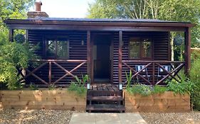 Luxury Log Cabin With Outdoor Wood Fired Hot Tub & Pizza Oven